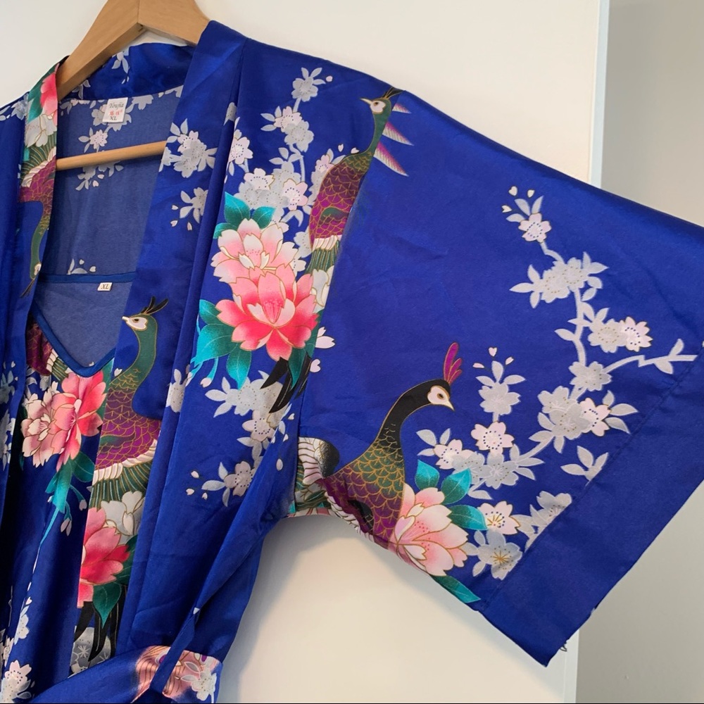 Patterned Peacock Robe & Camisole Set - Picture 3 of 16
